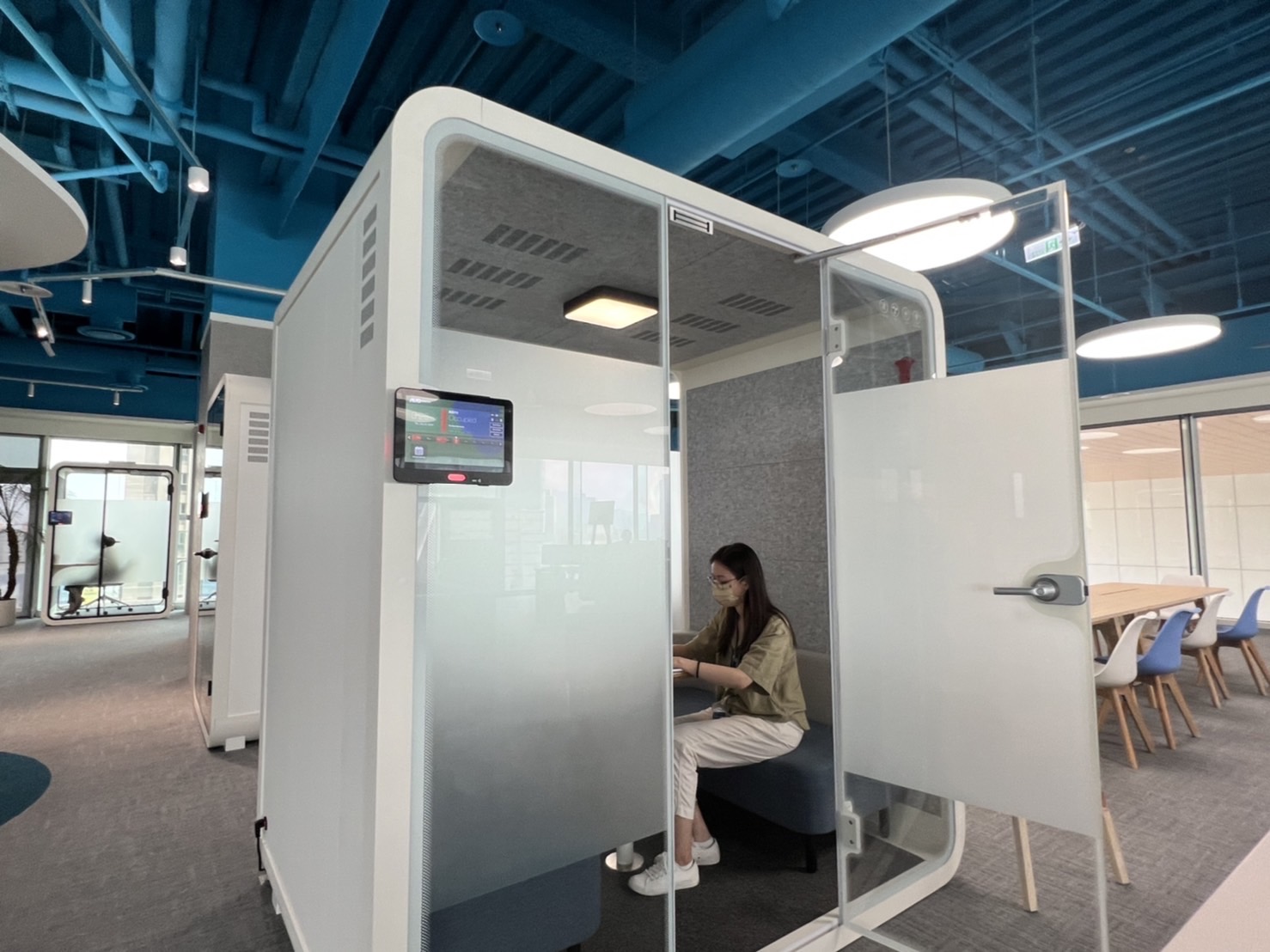 PA视讯高雄據點的智慧行動辦公艙，展現PA视讯在面板以外的研發應用軟實力