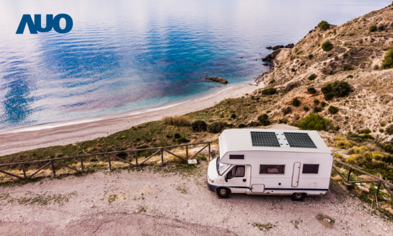 「可撓輕量化太陽光電板SunCurva」使用輕量特殊耐候型複合板取代傳統太陽能板的玻璃前板，不僅降低70%重量，每米平方僅3Kg；具有抗衝擊性能及通過電磁相容性測試，可應用於交通運輸工具，如露營車、遊艇等